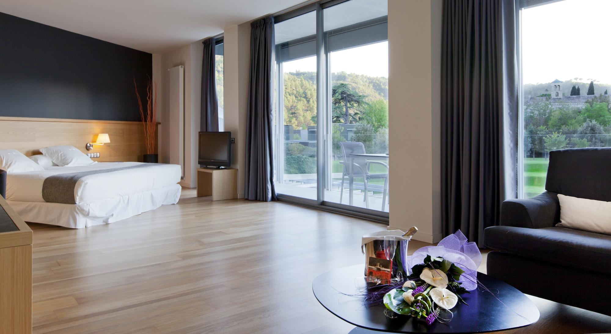 Hotel Mon Sant Benet 4*